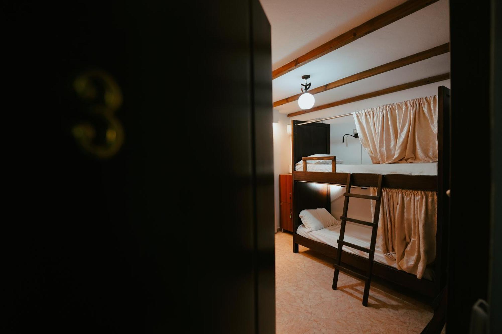 Maya Hostel Берат Екстериор снимка