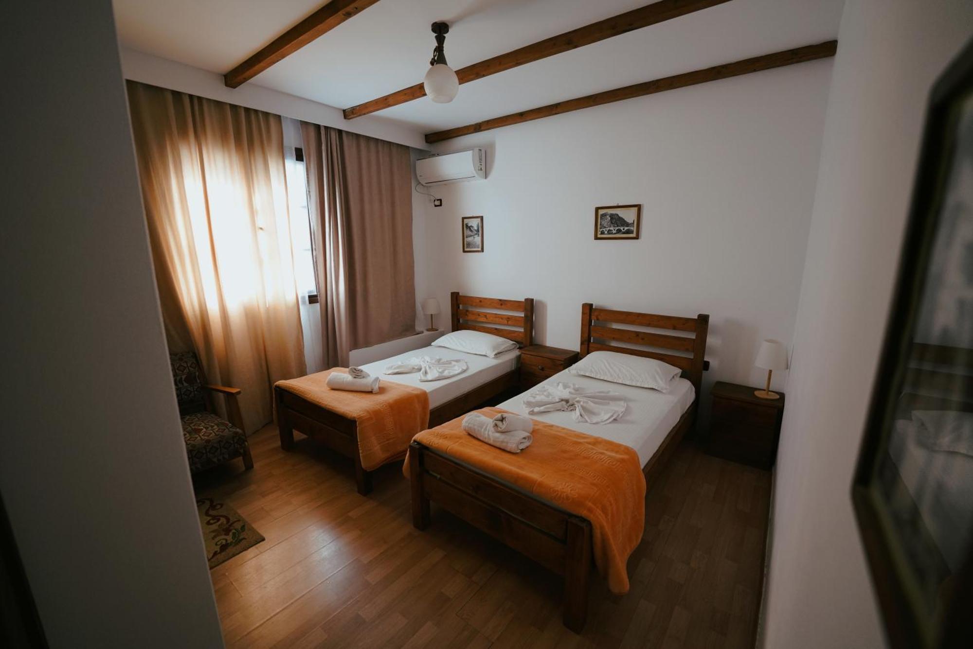 Maya Hostel Берат Екстериор снимка