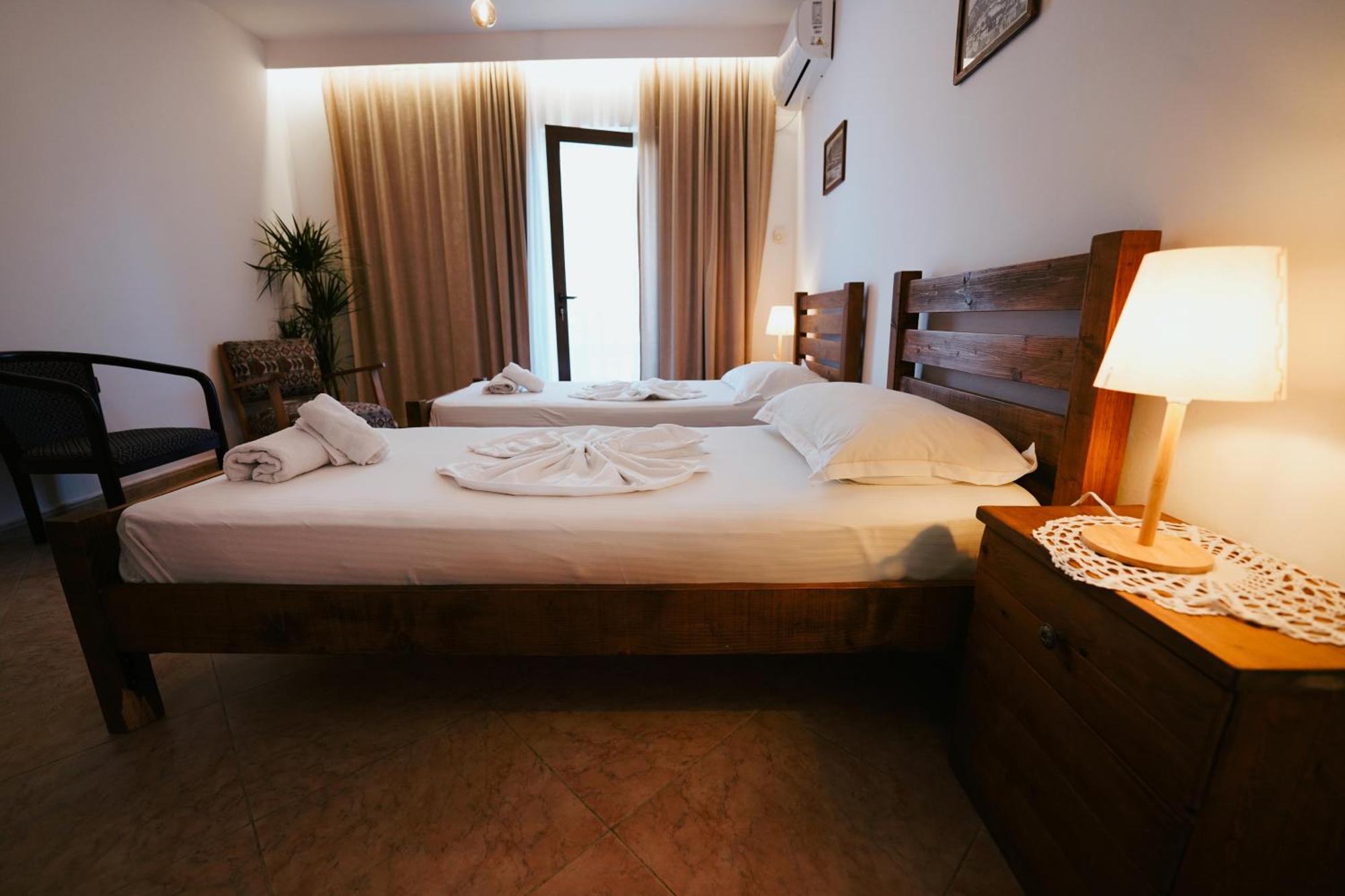 Maya Hostel Берат Екстериор снимка
