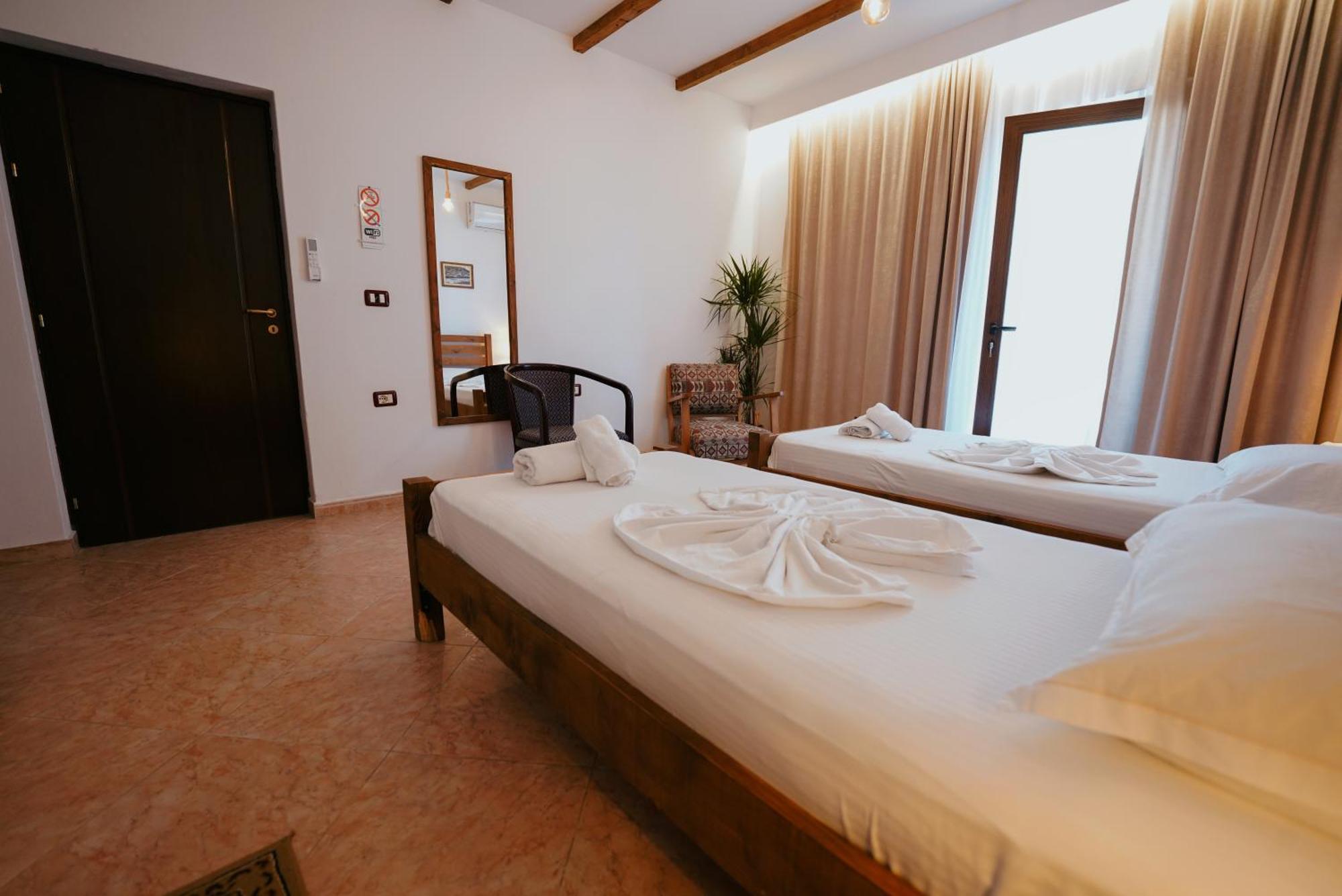 Maya Hostel Берат Екстериор снимка