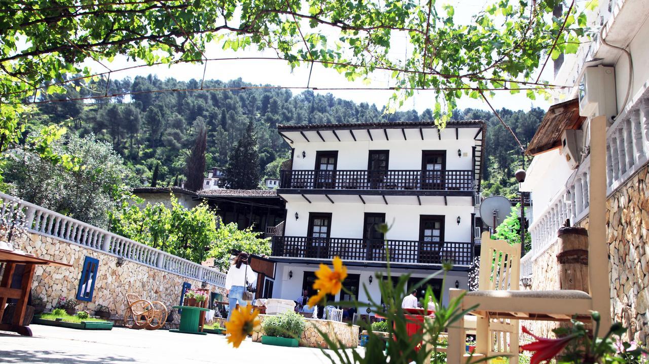 Maya Hostel Берат Екстериор снимка